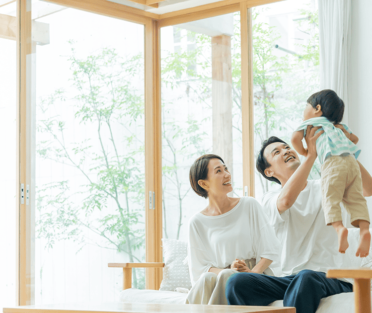 自然と家族が集まる過ごしやすい理想のリビングを窓のリノベーションで実現!